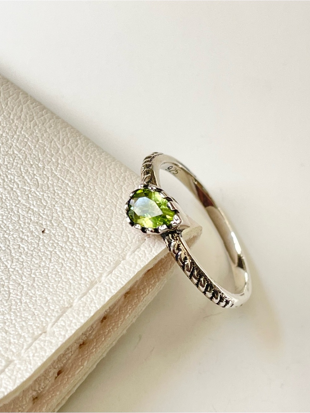 Natural Peridot ring in 925 Sterling Silver Minimalistic Style Ring US: 7